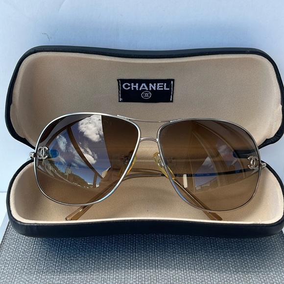 Authentic Vintage Chanel Gold Frame Sunglasses ~ 4132 - Picture 3 of 16